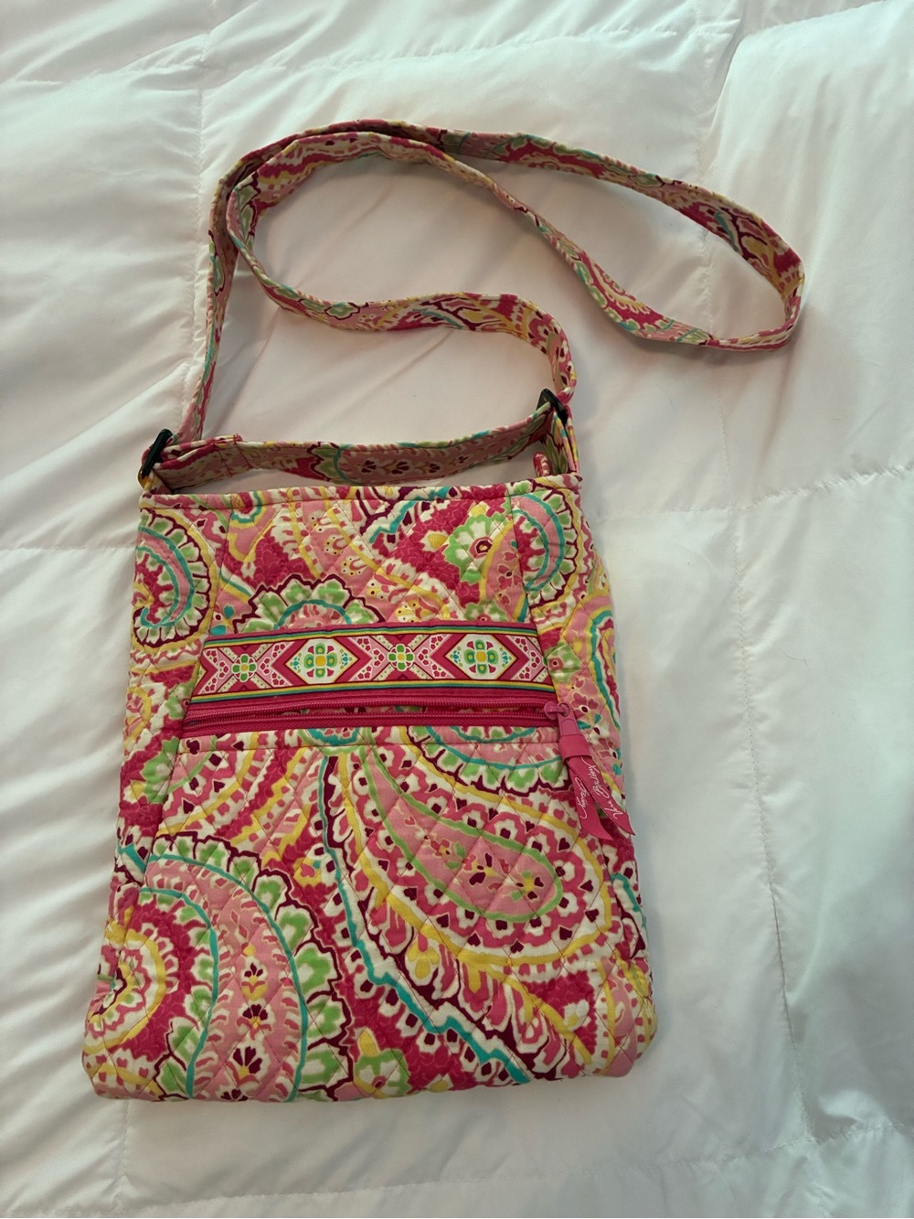 Vera Bradley Pink Multi Paisley Quilted Crossbody New cond.